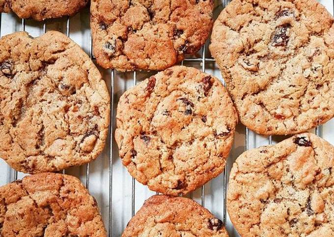 Chewy Raisin Cookies