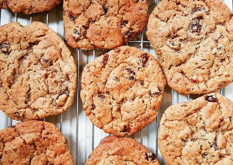 Chewy Raisin Cookies