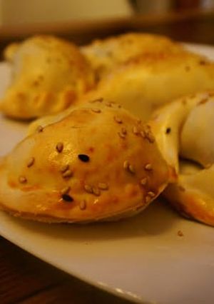 Una foto de Empanadas de jamón, mozzarella, tomate y huevo!!