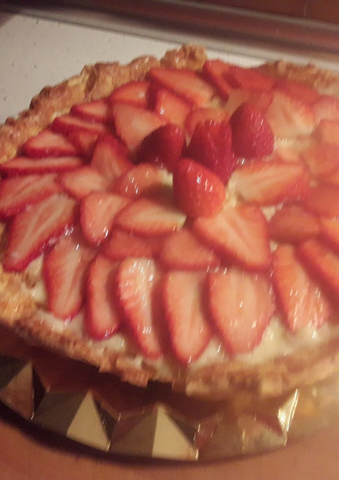 Una foto de Tarta de hojaldre con fresas y crema pastelera