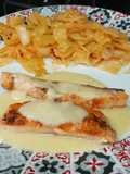 Salmón con salsa de limón y alcaparras y repollo rehogado
