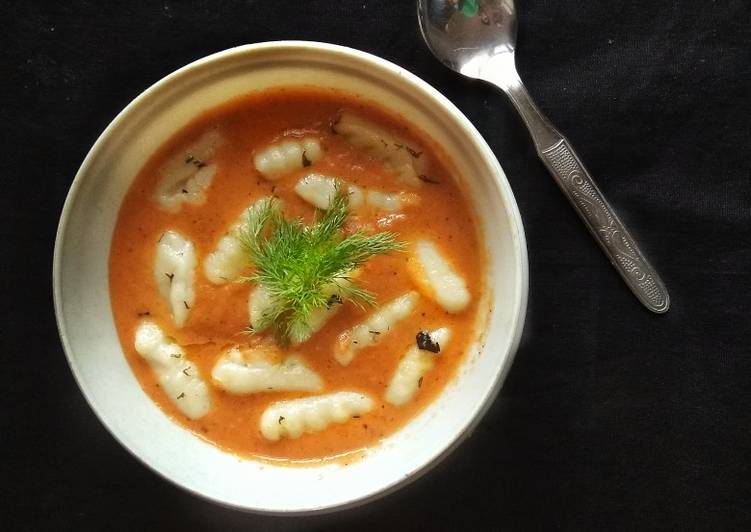 Gnocchi tomato basil soup with vegetable broth