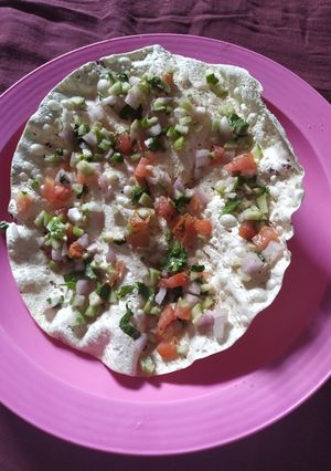 મસાલા પાપડ(masala papad in Gujarati) રેસીપી મુખ્ય ફોટો