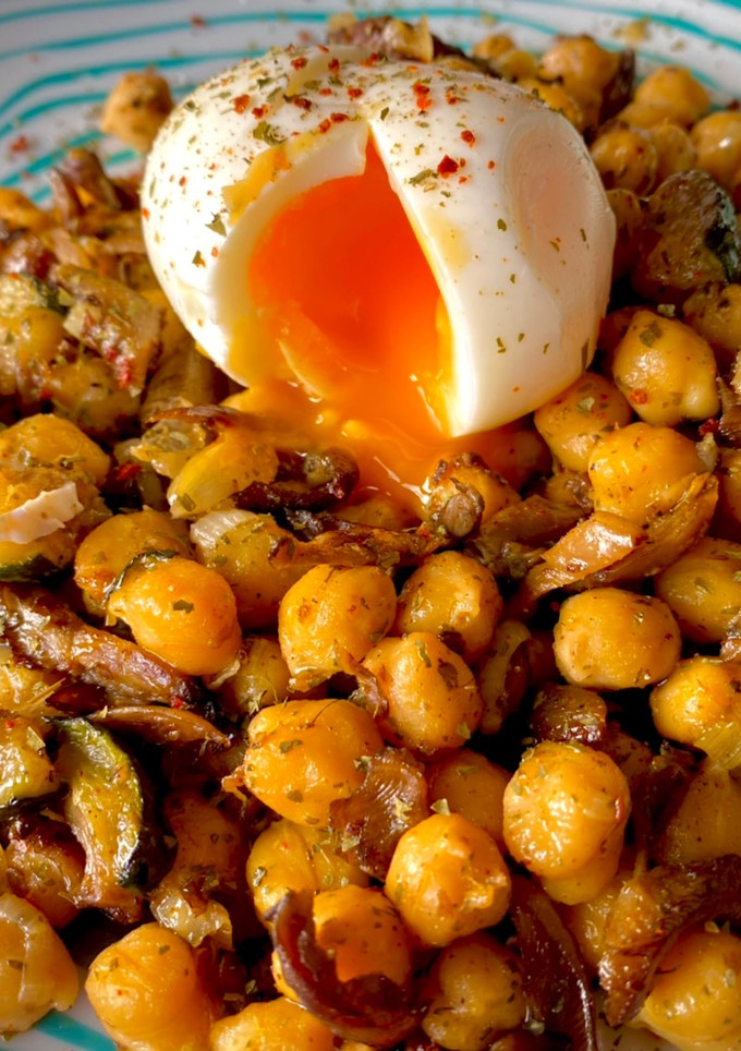 Una foto de Garbanzos salteados con setas