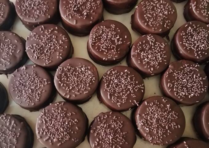 Alfajores Marplatenses SIN MANTECA!! ? Económicos Receta de Virginia Gil -  Cookpad