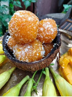 A picture of Mango coconut ladoo.