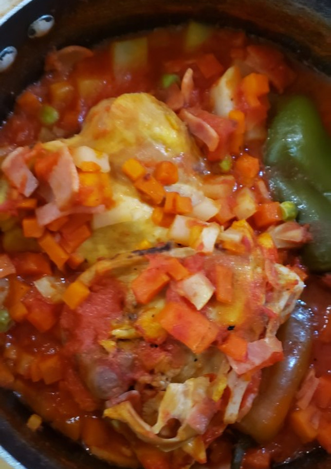 Una foto de Pollo a la jardinera