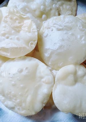 लुची(luchi recipe in hindi) रेसिपी मुख्य फोटो