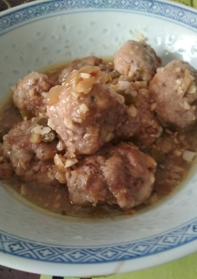Una foto de Albóndigas con salsa de almendras