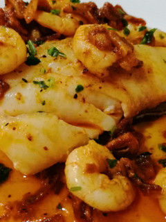 Una foto de Bacalao con gambas al pimentón