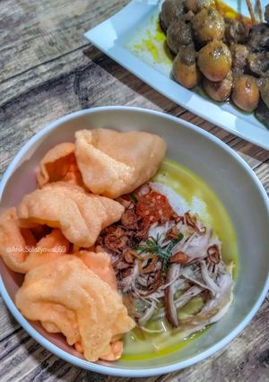 Foto resep Bubur Ayam Kaldu Kuning (Nasi Sisa)