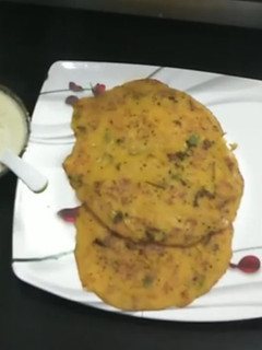 வெஜ் ரவா ஊத்தாப்பம்(VEG RAVA UTHAPPAM RECIPE IN TAMIL) செய்முறை முக்கிய புகைப்படம்