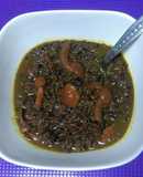Arroz salvaje caldoso con avellana, uvas pasas y setas nameko