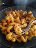 Guiso de fideos con carne de asado "reciclada"