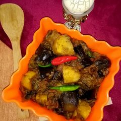 A picture of Khattay baingan aloo ki sabzi.