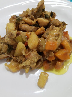 Una foto de Cuarto de pollo deshuesado con zanahoria y papas