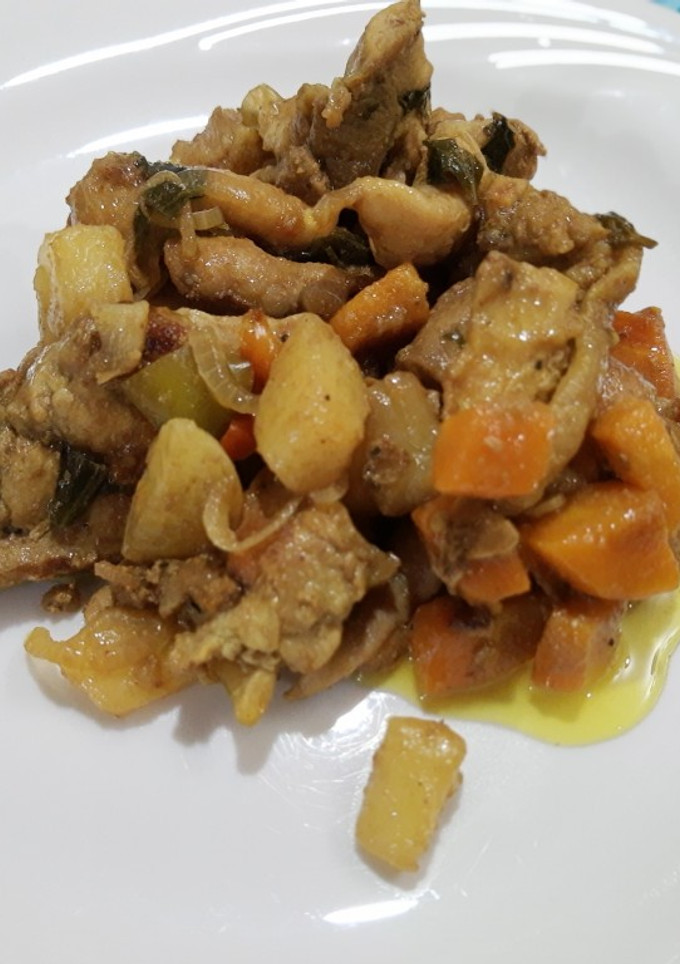 Una foto de Cuarto de pollo deshuesado con zanahoria y papas