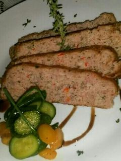 Una foto de Terrina de cerdo aromatizada con especias y reducción de balsámico