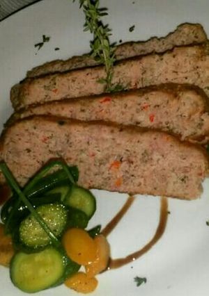Una foto de Terrina de cerdo aromatizada con especias y reducción de balsámico