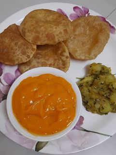 आमरस पुरी (aamras puri recipe in marathi) रेसिपी चे मुख्य फोटो 