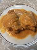 Contramuslos de pollo en salsa de champiñón y pimiento rojo