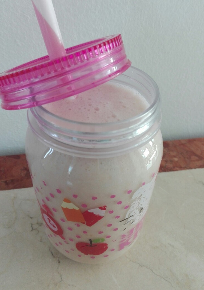 Una foto de Licuado mañanero con leche de coco