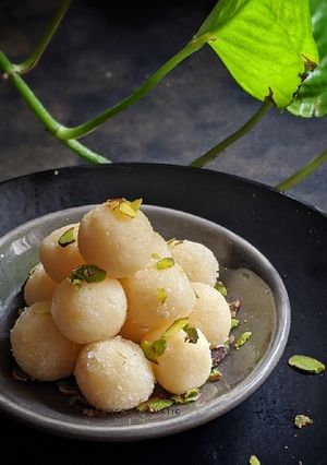 A picture of Coconut Laddoos.