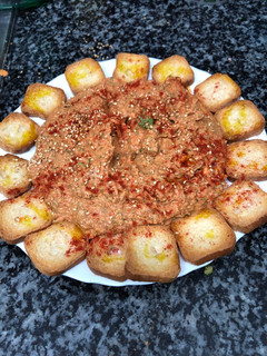 Una foto de 34. Hummus rojo (guarnición)
