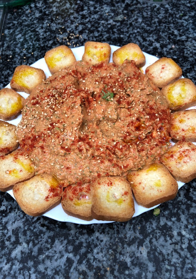 Una foto de 34. Hummus rojo (guarnición)