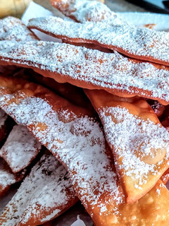 Una foto de CHIACCHIERÉ, Un Dulce del Carnaval Italiano🥳(cascaritas)🎉...!