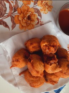 आलू बोंडा (aloo bonda recipe in Hindi) रेसिपी मुख्य फोटो