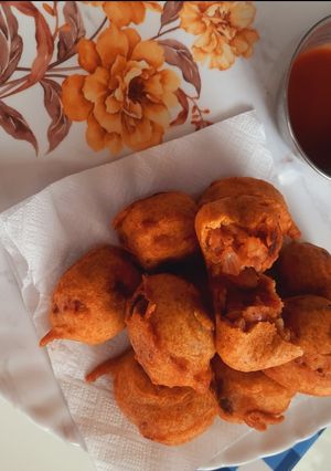 A picture of Aloo Bonda.