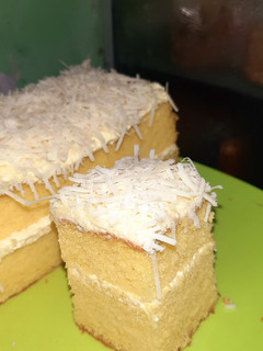 Foto resep Simple Birthday Cake to Mom (Base Sponge Cake with Topping Cream Cheese Ekonomis) Endesss