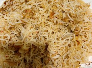 Hình của món Bún tươi xào hành tiêu.