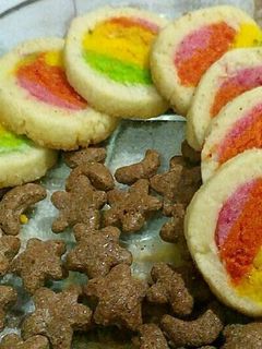कलर फुल कूकीज (Colour full cookies recipe in hindi) रेसिपी मुख्य फोटो