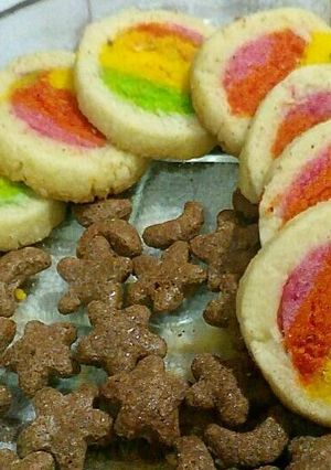कलर फुल कूकीज (Colour full cookies recipe in hindi) रेसिपी मुख्य फोटो