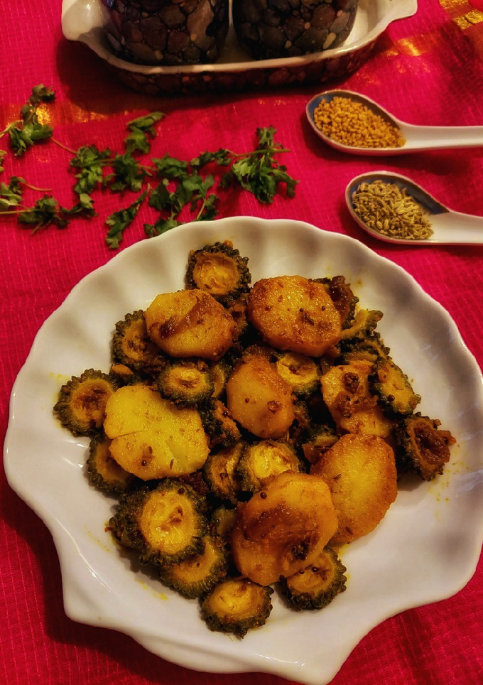 मसाले वाले करेले (Masale wale karele recipe in hindi) रेसिपी मुख्य फोटो