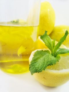 Una foto de Almibar de limón aromatizado con hierbabuena