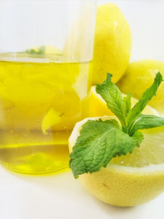Una foto de Almibar de limón aromatizado con hierbabuena