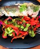 Trucha con pimientos salteados y salsa de avellana