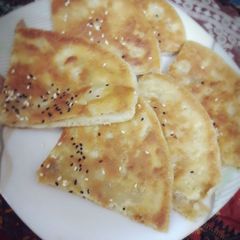 A picture of Roghni Naan.