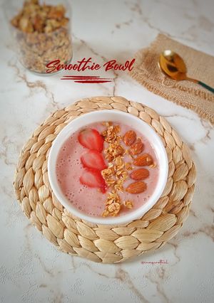 Foto resep Smoothie Bowl Strawberry Pisang