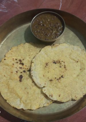 A picture of Makai  no rotlo Maize corn roti   with masoor.