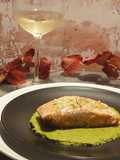 Salmón cocinado al vacío con crema de aguacate