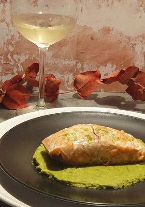Foto principal de Salmón cocinado al vacío con crema de aguacate