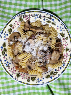 Foto di Fusilli con funghi misti
