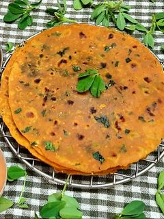 થેપલા(Thepla recipe in Gujarati) રેસીપી મુખ્ય ફોટો