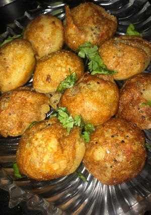 A picture of Rava Appe.
