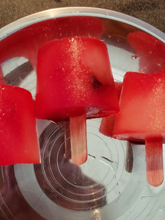 A picture of Super yumm popsicle🍨.