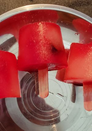 A picture of Super yumm popsicle🍨.